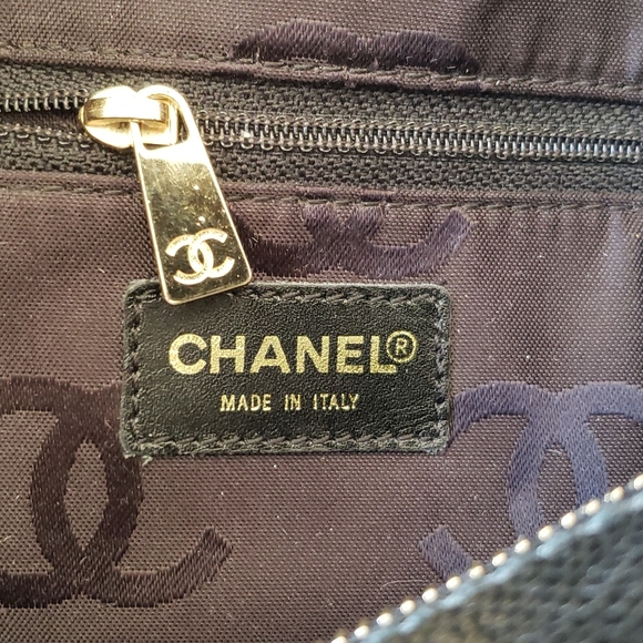 Chanel Caviar crescent hobo caviar black 2003 Near new condition. - Picture 4 of 9